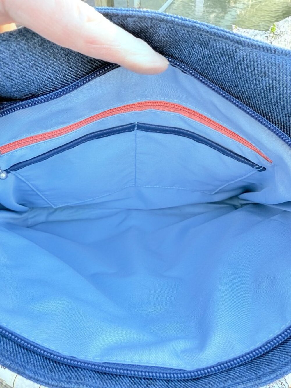 Baggallini Blue Denim Fabric Everywhere Crossbody Purse Bag Zips and Pockets EUC - Picture 8 of 10